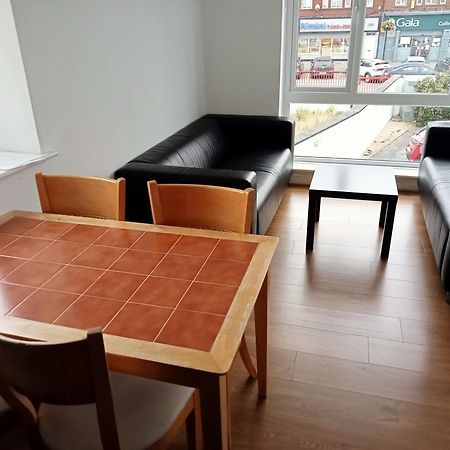 2 Bedroom, 2 Bathroom Apartment 더블린 외부 사진